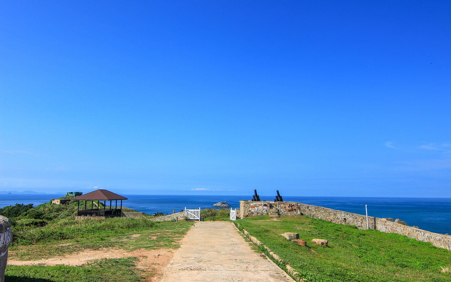 東莒島燈塔（東犬燈塔） thumbnail 6